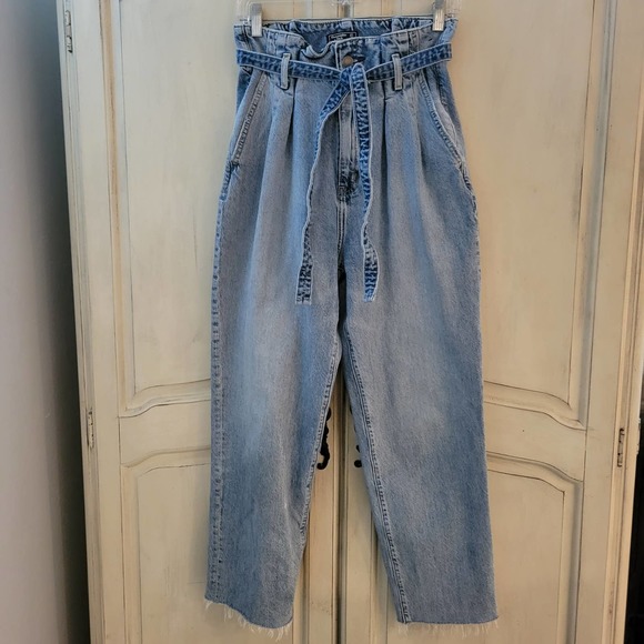 Abercrombie & Fitch Denim - Abercrombie & Fitch Ultra High Rise Paperbag Tie Waist A&F Mom Jeans ✨sz 27/4✨